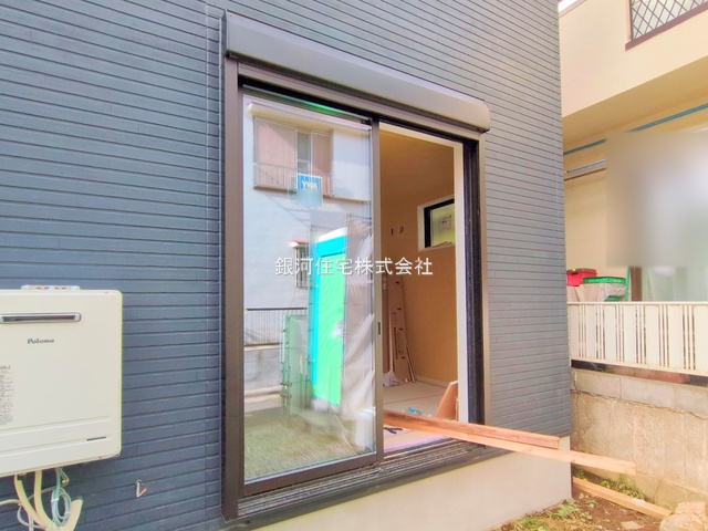 G00386069 東京都大田区上池台３丁目 新築一戸建て 8980万円 土地面積99.59m² (約30.12坪) 建物面積105.57m² (約31.93坪) 間取り３ＳＬＤＫ 築年月2025年12月(築１年以内)【外観12】