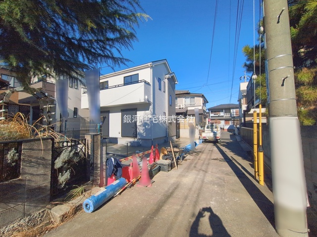 G00386082 東京都八王子市散田町２丁目 新築一戸建て 3790万円 土地面積102.15m² (約30.90坪) 建物面積79.90m² (約24.16坪) 間取り３ＬＤＫ 築年月2025年12月(築１年以内)【外観3】