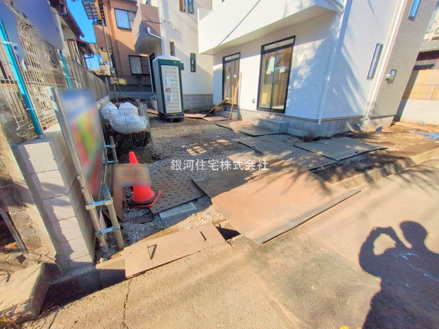 G00386082 東京都八王子市散田町２丁目 新築一戸建て 3790万円 土地面積102.15m² (約30.90坪) 建物面積79.90m² (約24.16坪) 間取り３ＬＤＫ 築年月2025年12月(築１年以内)【外観11】