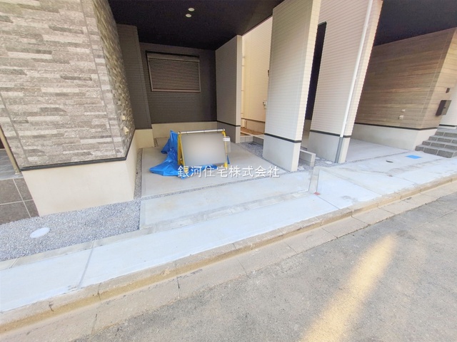 G00386269 千葉県習志野市藤崎２丁目 新築一戸建て 5388万円 土地面積67.66m² (約20.46坪) 建物面積120.47m² (約36.44坪) 間取り４ＬＤＫ 築年月2026年01月(築１年以内)【外観9】