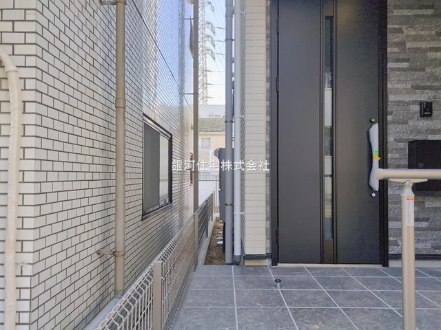 G00386269 千葉県習志野市藤崎２丁目 新築一戸建て 5388万円 土地面積67.66m² (約20.46坪) 建物面積120.47m² (約36.44坪) 間取り４ＬＤＫ 築年月2026年01月(築１年以内)【外観17】