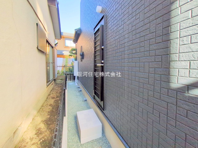 G00386349 神奈川県相模原市中央区上溝 新築一戸建て 3980万円 土地面積112.07m² (約33.90坪) 建物面積101.16m² (約30.60坪) 間取り４ＬＤＫ 築年月2025年11月(築１年以内)【外観7】