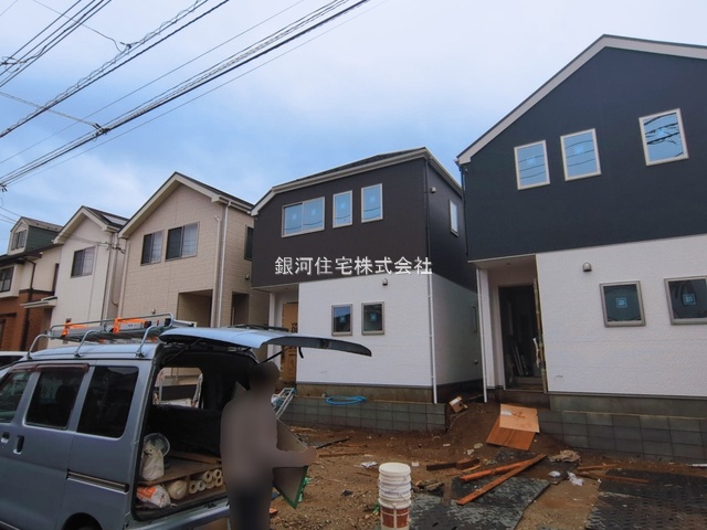 G00386441 千葉県鎌ヶ谷市東初富５丁目 新築一戸建て 4399万円 土地面積116.55m² (約35.25坪) 建物面積102.40m² (約30.97坪) 間取り４ＬＤＫ 築年月2026年03月【外観2】