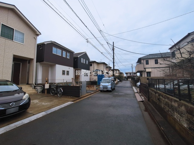 G00386441 千葉県鎌ヶ谷市東初富５丁目 新築一戸建て 4399万円 土地面積116.55m² (約35.25坪) 建物面積102.40m² (約30.97坪) 間取り４ＬＤＫ 築年月2026年03月【外観3】