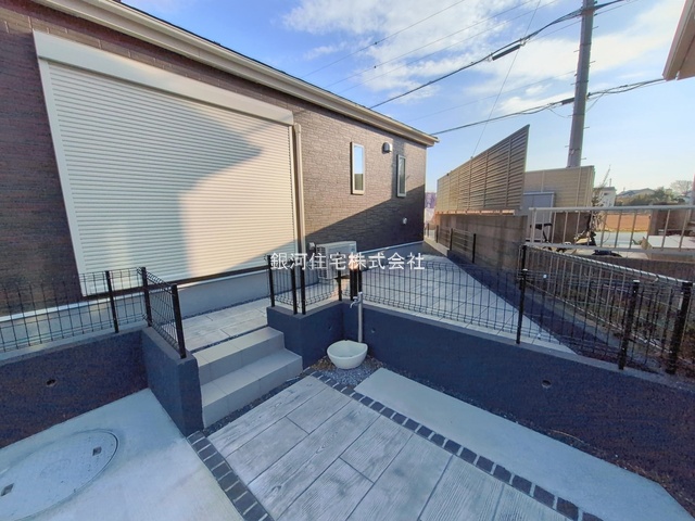 G00386442 千葉県四街道市内黒田 新築一戸建て 3990万円 土地面積192.87m² (約58.34坪) 建物面積88.60m² (約26.80坪) 間取り３ＬＤＫ 築年月2025年03月(築１年以内)【外観5】