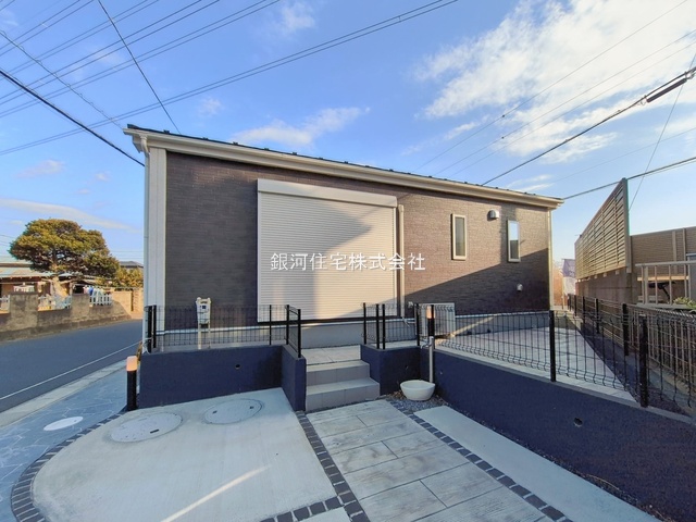 G00386442 千葉県四街道市内黒田 新築一戸建て 3990万円 土地面積192.87m² (約58.34坪) 建物面積88.60m² (約26.80坪) 間取り３ＬＤＫ 築年月2025年03月(築１年以内)【外観6】