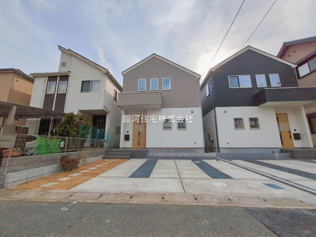 G00386447 千葉県習志野市香澄５丁目 新築一戸建て 5699万円 土地面積114.80m² (約34.72坪) 建物面積103.51m² (約31.31坪) 間取り４ＬＤＫ 築年月2026年02月【外観2】