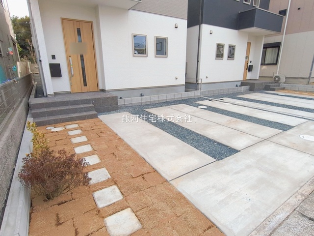 G00386447 千葉県習志野市香澄５丁目 新築一戸建て 5699万円 土地面積114.80m² (約34.72坪) 建物面積103.51m² (約31.31坪) 間取り４ＬＤＫ 築年月2026年02月【外観4】