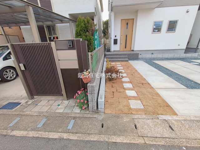 G00386447 千葉県習志野市香澄５丁目 新築一戸建て 5699万円 土地面積114.80m² (約34.72坪) 建物面積103.51m² (約31.31坪) 間取り４ＬＤＫ 築年月2026年02月【外観7】