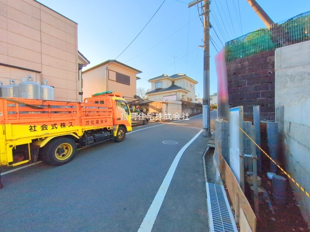 G00386487 東京都町田市忠生２丁目 新築一戸建て 3480万円 土地面積96.25m² (約29.11坪) 建物面積92.94m² (約28.11坪) 間取り３ＬＤＫ 築年月2026年06月【外観13】