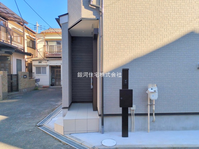 G00386821 千葉県市川市新田１丁目 新築一戸建て 3980万円 土地面積46.31m² (約14.00坪) 建物面積74.31m² (約22.47坪) 間取り２ＳＬＤＫ 築年月2025年12月(築１年以内)【外観4】