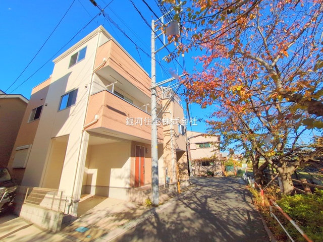 G00386930 埼玉県川口市青木２丁目 中古一戸建て 3899万円 土地面積61.01m² (約18.45坪) 建物面積97.28m² (約29.42坪) 間取り３ＬＤＫ 築年月2017年11月(築8年)【外観3】