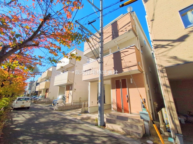 G00386930 埼玉県川口市青木２丁目 中古一戸建て 3899万円 土地面積61.01m² (約18.45坪) 建物面積97.28m² (約29.42坪) 間取り３ＬＤＫ 築年月2017年11月(築8年)【外観10】