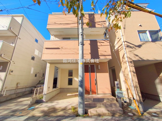 G00386930 埼玉県川口市青木２丁目 中古一戸建て 3899万円 土地面積61.01m² (約18.45坪) 建物面積97.28m² (約29.42坪) 間取り３ＬＤＫ 築年月2017年11月(築8年)【外観12】