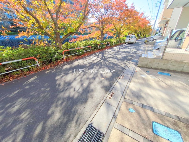 G00386930 埼玉県川口市青木２丁目 中古一戸建て 3899万円 土地面積61.01m² (約18.45坪) 建物面積97.28m² (約29.42坪) 間取り３ＬＤＫ 築年月2017年11月(築8年)【外観13】