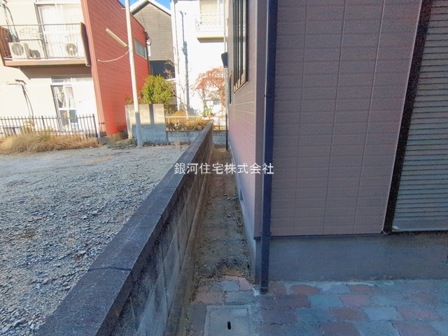 G00386940 埼玉県草加市谷塚町 中古一戸建て 3499万円 土地面積109.46m² (約33.11坪) 建物面積99.36m² (約30.05坪) 間取り３ＬＤＫ 築年月1998年11月(築27年)【外観8】