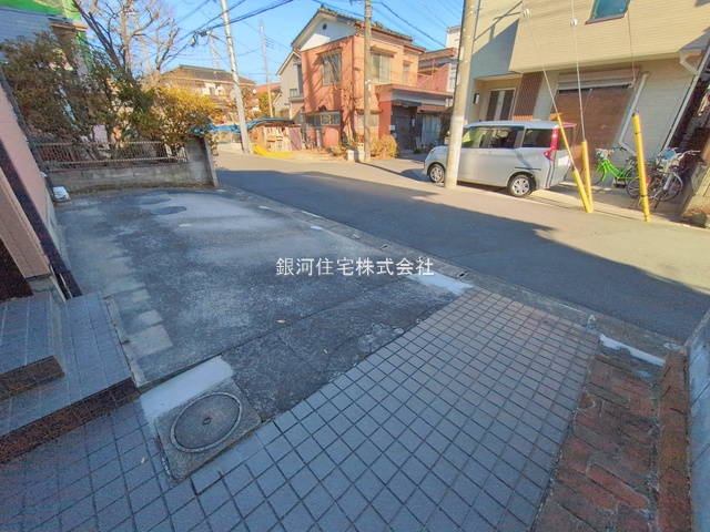 G00386940 埼玉県草加市谷塚町 中古一戸建て 3499万円 土地面積109.46m² (約33.11坪) 建物面積99.36m² (約30.05坪) 間取り３ＬＤＫ 築年月1998年11月(築27年)【外観11】