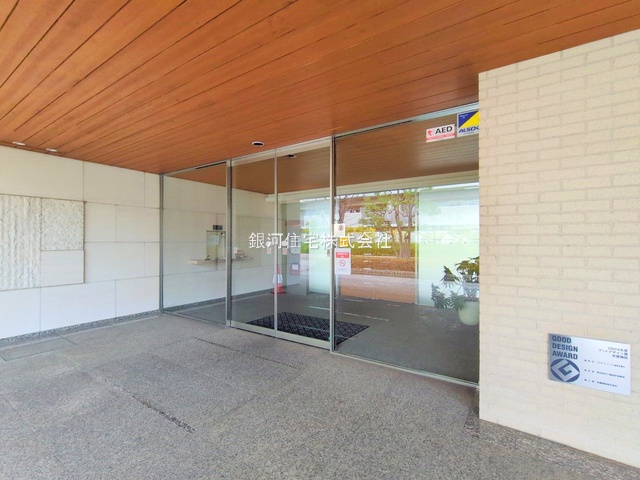 G00386973 東京都調布市上石原３丁目 中古マンション 5380万円 専有面積80.96m² (約24.49坪) 間取り２ＳＬＤＫ 所在階2階 築年月2003年08月(築22年)【外観3】