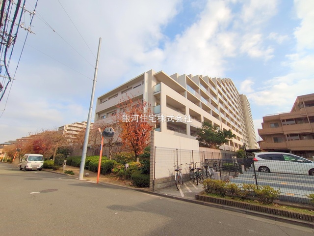 G00386973 東京都調布市上石原３丁目 中古マンション 5380万円 専有面積80.96m² (約24.49坪) 間取り２ＳＬＤＫ 所在階2階 築年月2003年08月(築22年)【外観6】