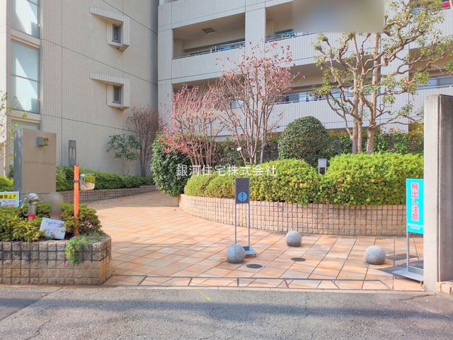 G00386973 東京都調布市上石原３丁目 中古マンション 5380万円 専有面積80.96m² (約24.49坪) 間取り２ＳＬＤＫ 所在階2階 築年月2003年08月(築22年)【外観8】