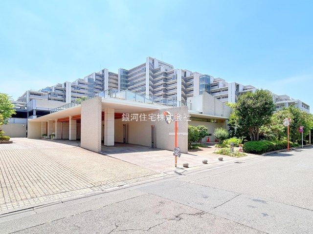 G00386973 東京都調布市上石原３丁目 中古マンション 5380万円 専有面積80.96m² (約24.49坪) 間取り２ＳＬＤＫ 所在階2階 築年月2003年08月(築22年)【外観14】