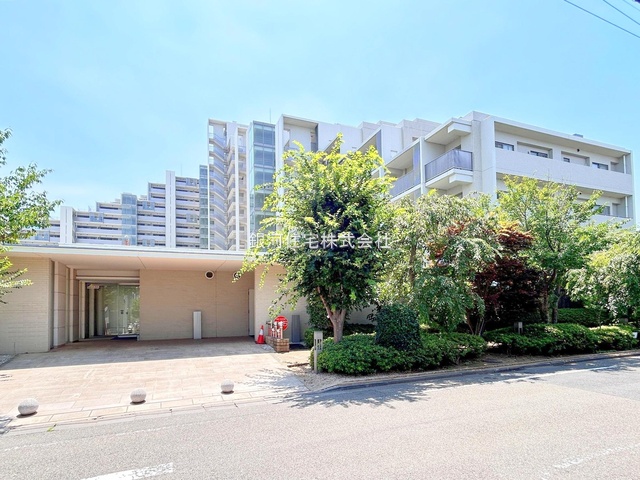 G00386973 東京都調布市上石原３丁目 中古マンション 5380万円 専有面積80.96m² (約24.49坪) 間取り２ＳＬＤＫ 所在階2階 築年月2003年08月(築22年)【外観15】