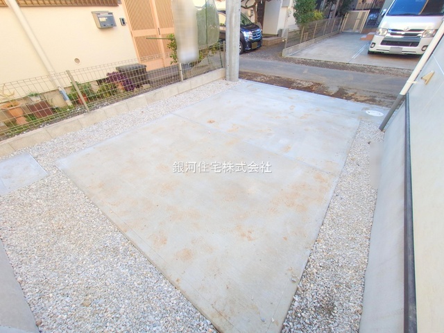 G00387057 東京都国立市北３丁目 新築一戸建て 6598万円 土地面積90.95m² (約27.51坪) 建物面積92.73m² (約28.05坪) 間取り３ＳＬＤＫ 築年月2025年12月(築１年以内)【外観5】