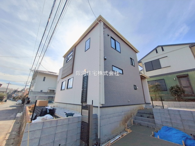 G00387371 埼玉県所沢市大字下富 新築一戸建て 4298万円 土地面積188.45m² (約57.00坪) 建物面積103.86m² (約31.41坪) 間取り４ＬＤＫ 築年月2026年01月(築１年以内)【外観2】