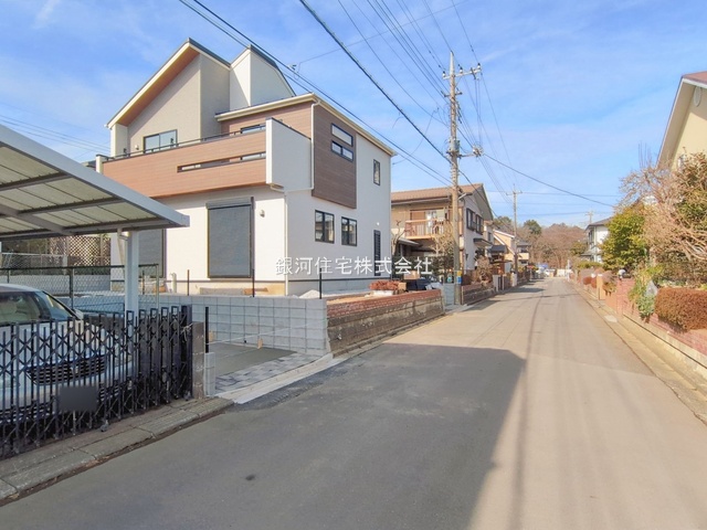 G00387371 埼玉県所沢市大字下富 新築一戸建て 4298万円 土地面積188.45m² (約57.00坪) 建物面積103.86m² (約31.41坪) 間取り４ＬＤＫ 築年月2026年01月(築１年以内)【外観3】