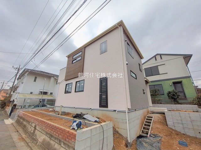 G00387371 埼玉県所沢市大字下富 新築一戸建て 4298万円 土地面積188.45m² (約57.00坪) 建物面積103.86m² (約31.41坪) 間取り４ＬＤＫ 築年月2026年01月(築１年以内)【外観5】