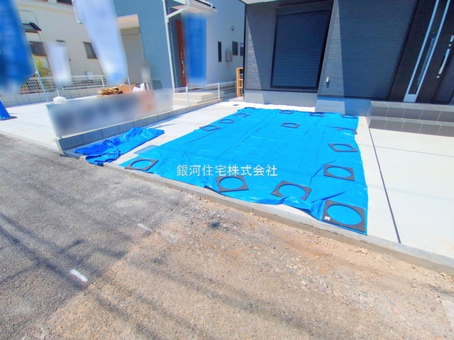 G00387390 東京都立川市幸町５丁目 新築一戸建て 4790万円 土地面積104.20m² (約31.52坪) 建物面積82.62m² (約24.99坪) 間取り３ＬＤＫ 築年月2025年07月(築１年以内)【外観8】