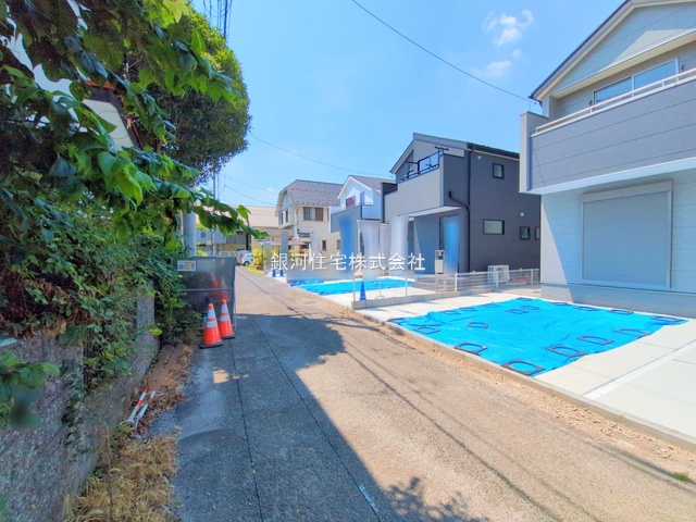 G00387390 東京都立川市幸町５丁目 新築一戸建て 4790万円 土地面積104.20m² (約31.52坪) 建物面積82.62m² (約24.99坪) 間取り３ＬＤＫ 築年月2025年07月(築１年以内)【外観13】