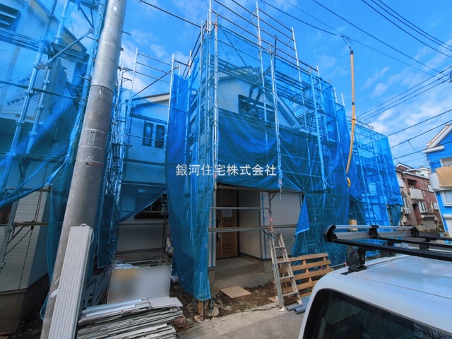 G00387395 東京都葛飾区水元３丁目 新築一戸建て 4990万円 土地面積80.02m² (約24.20坪) 建物面積89.63m² (約27.11坪) 間取り３ＳＬＤＫ 築年月2026年04月【外観2】