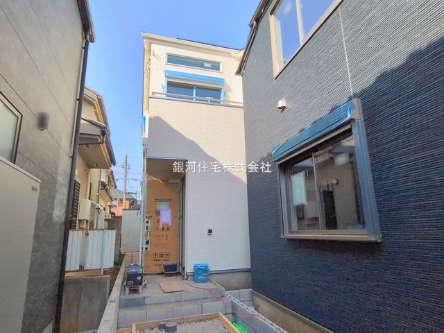 G00387413 東京都世田谷区梅丘２丁目 新築一戸建て 1億998万円 土地面積90.66m² (約27.42坪) 建物面積81.55m² (約24.66坪) 築年月2026年01月(築１年以内)【外観4】