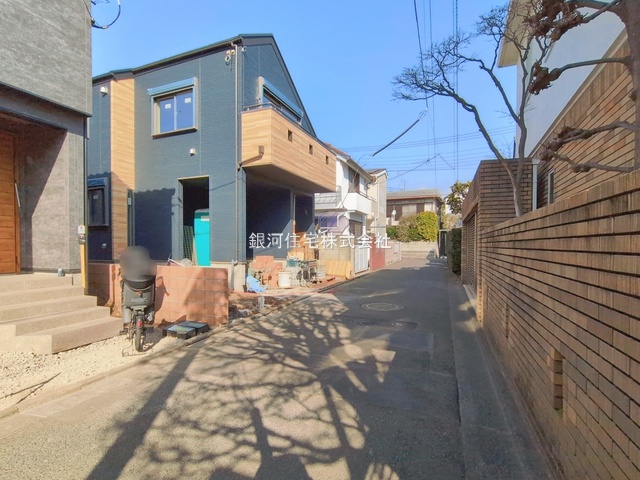 G00387413 東京都世田谷区梅丘２丁目 新築一戸建て 1億998万円 土地面積90.66m² (約27.42坪) 建物面積81.55m² (約24.66坪) 築年月2026年01月(築１年以内)【外観6】