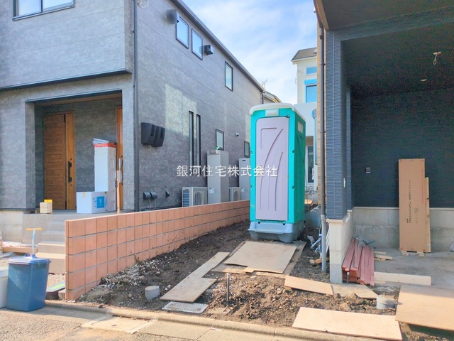 G00387413 東京都世田谷区梅丘２丁目 新築一戸建て 1億998万円 土地面積90.66m² (約27.42坪) 建物面積81.55m² (約24.66坪) 築年月2026年01月(築１年以内)【外観18】