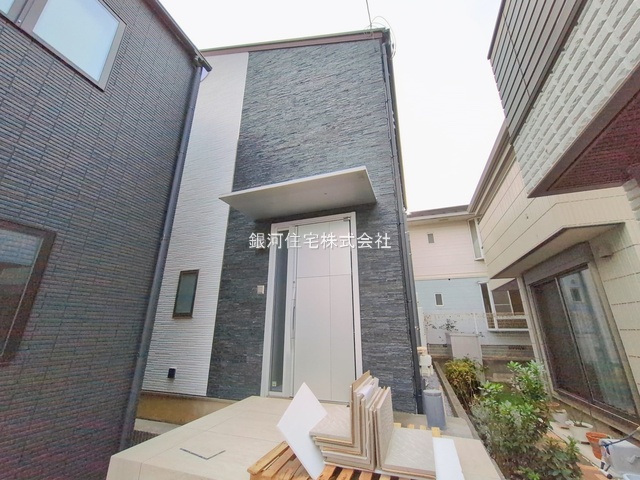 G00389105 埼玉県川口市柳崎４丁目 新築一戸建て 9990万円 土地面積131.12m² (約39.66坪) 建物面積105.99m² (約32.06坪) 間取り２ＳＬＤＫ 築年月2025年10月(築１年以内)【外観4】