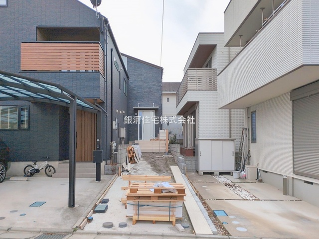 G00389105 埼玉県川口市柳崎４丁目 新築一戸建て 9990万円 土地面積131.12m² (約39.66坪) 建物面積105.99m² (約32.06坪) 間取り２ＳＬＤＫ 築年月2025年10月(築１年以内)【外観5】