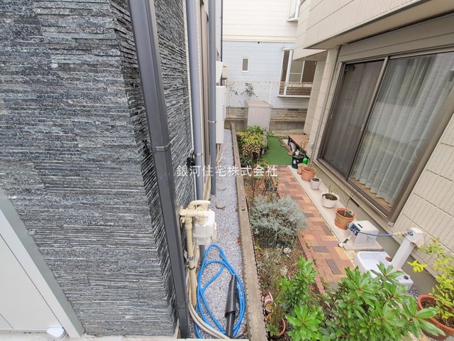 G00389105 埼玉県川口市柳崎４丁目 新築一戸建て 9990万円 土地面積131.12m² (約39.66坪) 建物面積105.99m² (約32.06坪) 間取り２ＳＬＤＫ 築年月2025年10月(築１年以内)【外観11】