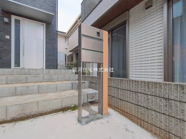 G00389105 埼玉県川口市柳崎４丁目 新築一戸建て 9990万円 土地面積131.12m² (約39.66坪) 建物面積105.99m² (約32.06坪) 間取り２ＳＬＤＫ 築年月2025年10月(築１年以内)【外観15】