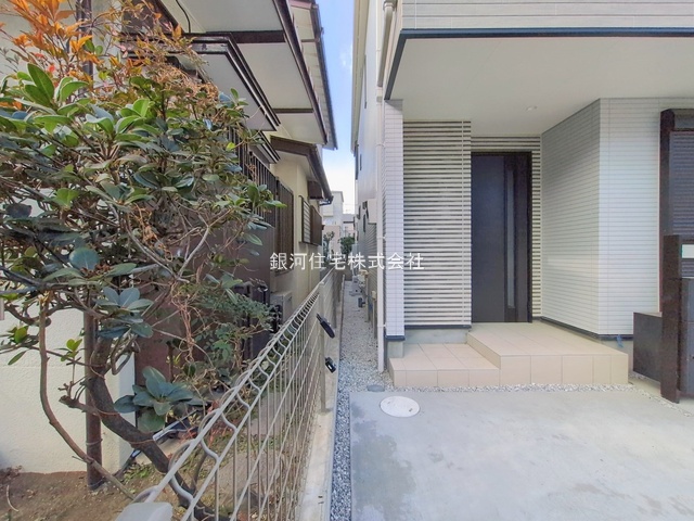 G00389145 神奈川県相模原市南区若松５丁目 新築一戸建て 4490万円 土地面積92.00m² (約27.83坪) 建物面積102.68m² (約31.06坪) 間取り４ＬＤＫ 築年月2025年12月(築１年以内)【外観6】