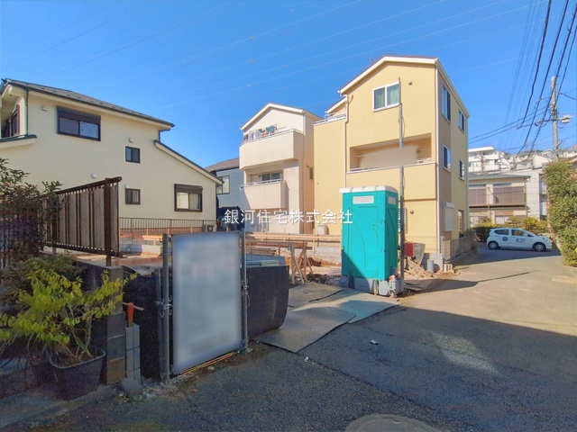 G00389431 神奈川県横浜市鶴見区北寺尾７丁目 新築一戸建て 4680万円 土地面積67.44m² (約20.40坪) 建物面積113.74m² (約34.40坪) 間取り３ＳＬＤＫ 築年月2026年08月【外観12】