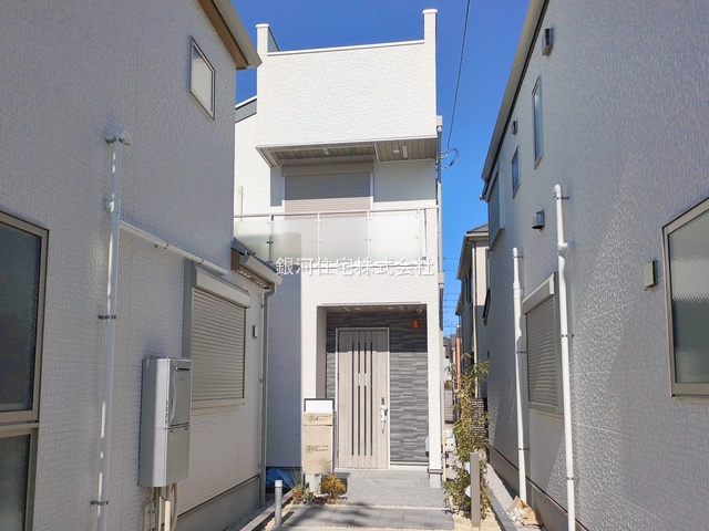 G00389450 東京都練馬区桜台４丁目 新築一戸建て 9980万円 土地面積113.19m² (約34.23坪) 建物面積107.72m² (約32.58坪) 間取り３ＳＬＤＫ 築年月2026年01月(築１年以内)