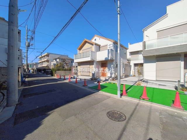 G00389450 東京都練馬区桜台４丁目 新築一戸建て 9980万円 土地面積113.19m² (約34.23坪) 建物面積107.72m² (約32.58坪) 間取り３ＳＬＤＫ 築年月2026年01月(築１年以内)【外観3】