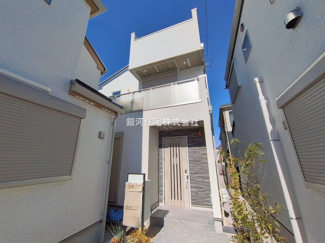 G00389450 東京都練馬区桜台４丁目 新築一戸建て 9980万円 土地面積113.19m² (約34.23坪) 建物面積107.72m² (約32.58坪) 間取り３ＳＬＤＫ 築年月2026年01月(築１年以内)【外観6】