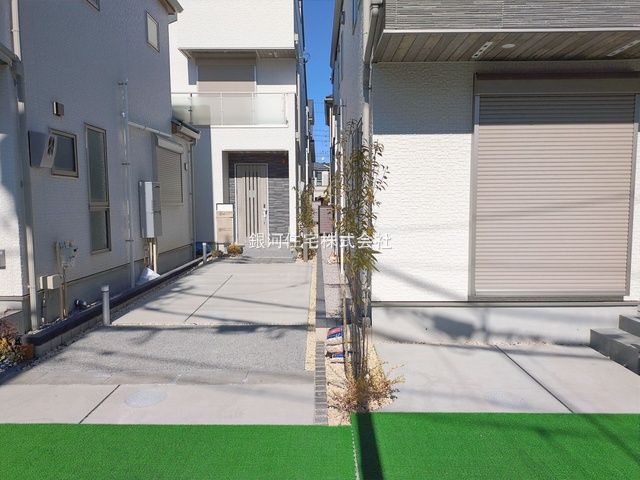 G00389450 東京都練馬区桜台４丁目 新築一戸建て 9980万円 土地面積113.19m² (約34.23坪) 建物面積107.72m² (約32.58坪) 間取り３ＳＬＤＫ 築年月2026年01月(築１年以内)【外観8】