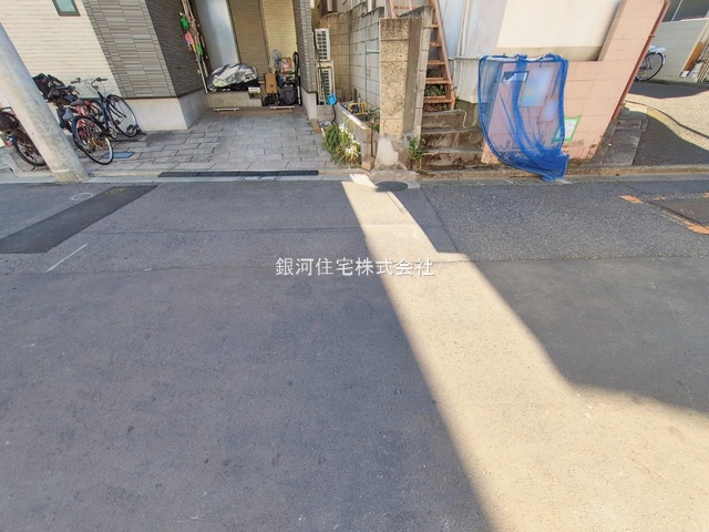 G00389450 東京都練馬区桜台４丁目 新築一戸建て 9980万円 土地面積113.19m² (約34.23坪) 建物面積107.72m² (約32.58坪) 間取り３ＳＬＤＫ 築年月2026年01月(築１年以内)【外観11】