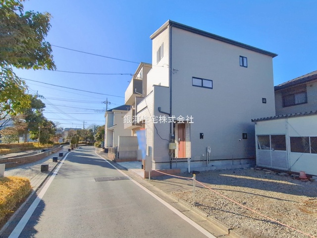 G00389461 埼玉県志木市中宗岡１丁目 新築一戸建て 3399万円 土地面積71.56m² (約21.64坪) 建物面積115.22m² (約34.85坪) 間取り３ＳＬＤＫ 築年月2026年02月(築１年以内)【外観8】