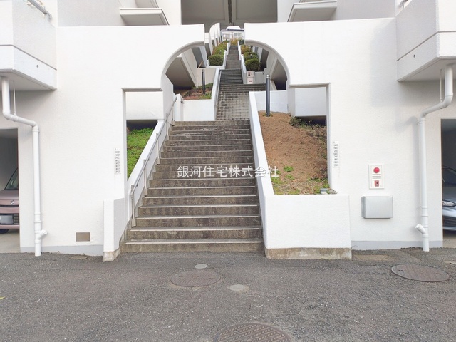 G00389773 神奈川県横浜市港南区日野中央３丁目 中古マンション 3080万円 専有面積87.25m² (約26.39坪) 間取り３ＬＤＫ 所在階4階 築年月1986年04月(築39年)【外観3】