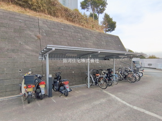 G00389773 神奈川県横浜市港南区日野中央３丁目 中古マンション 3080万円 専有面積87.25m² (約26.39坪) 間取り３ＬＤＫ 所在階4階 築年月1986年04月(築39年)【外観8】